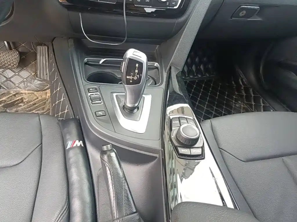 BMW 3 Series 2017 — фото 14