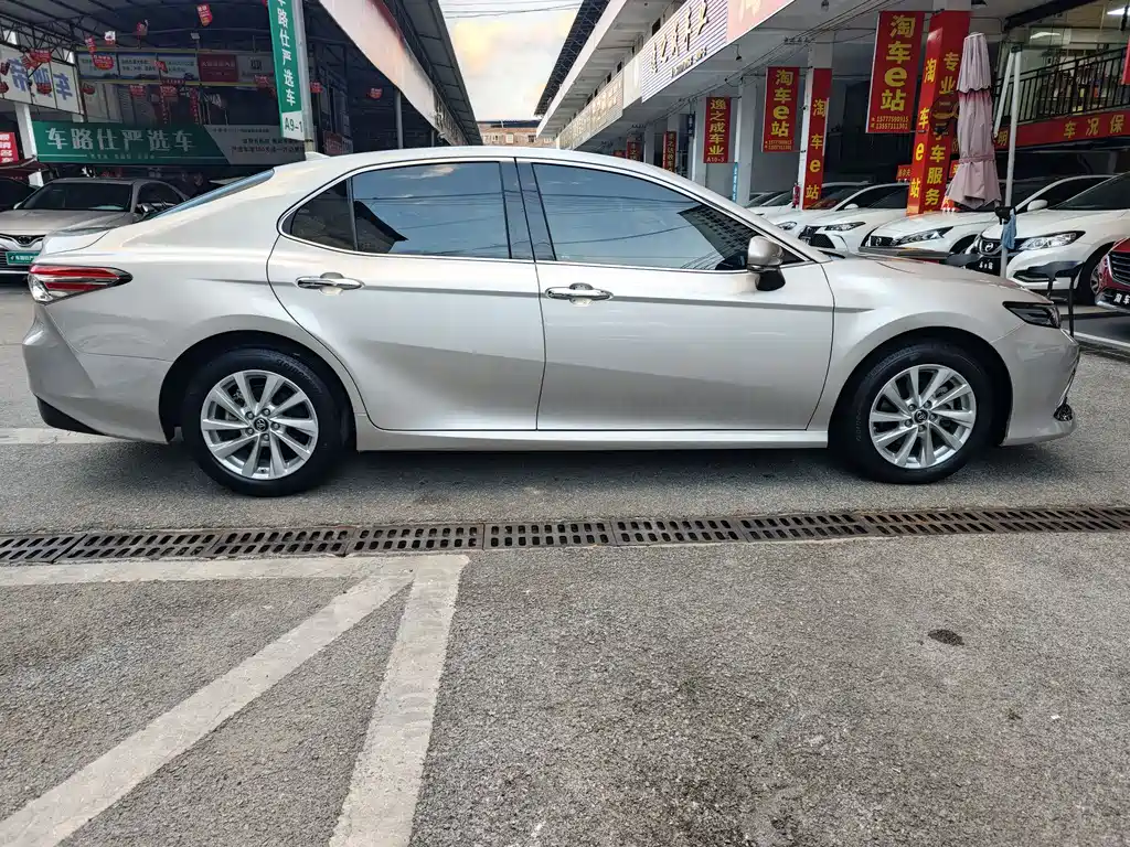 Toyota Camry 2021 — фото 4