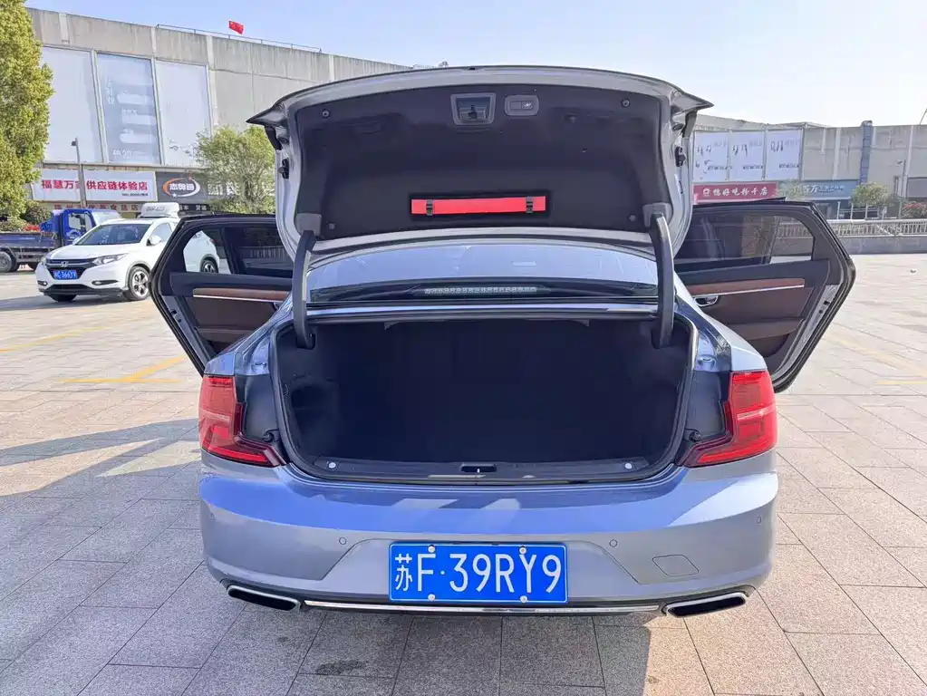 Volvo S90 2019 — фото 18