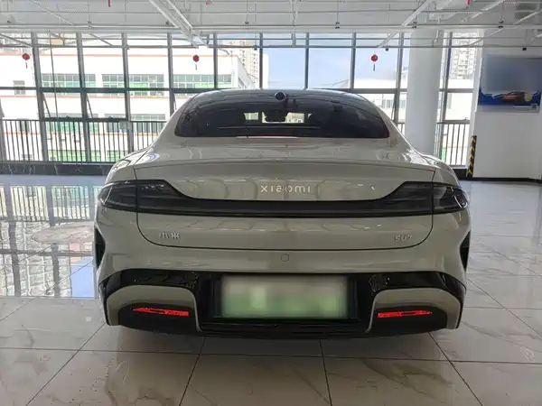 Xiaomi SU7 2025