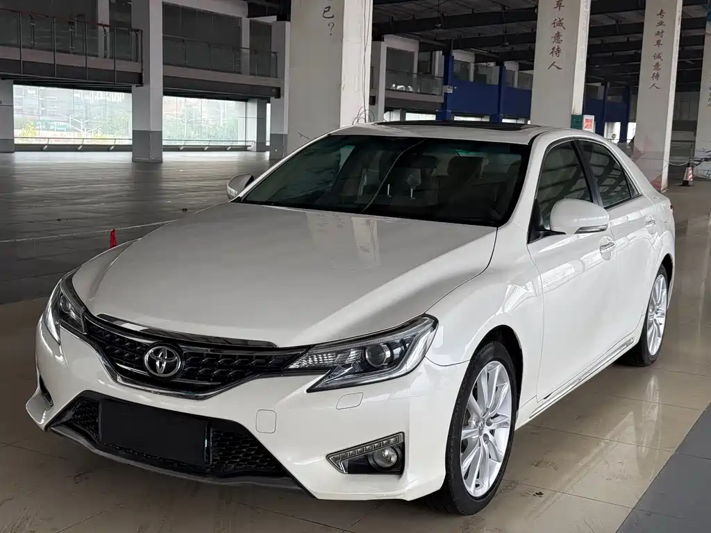 Toyota Reiz 2015 — фото 1