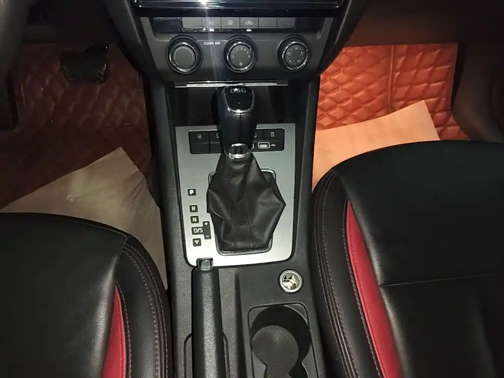 Skoda Octavia 2020 — фото 14