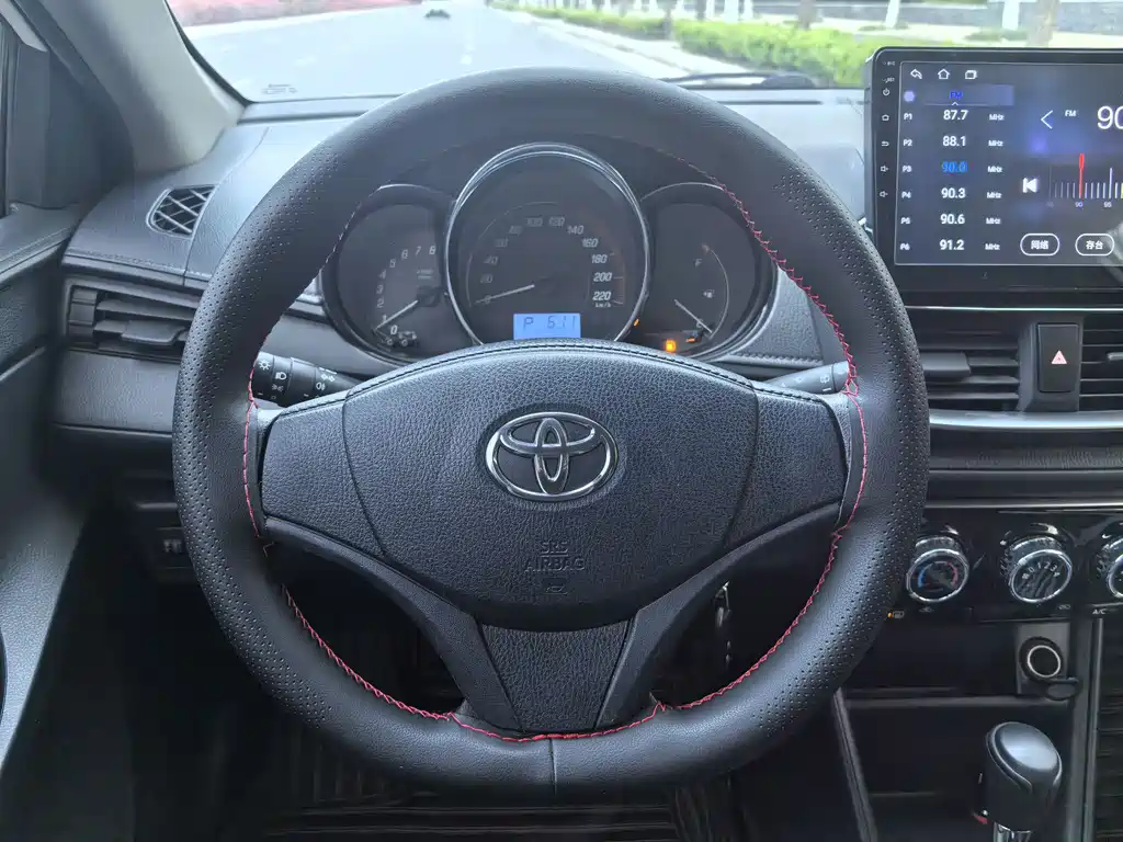 Toyota Yaris L 2021 — фото 12