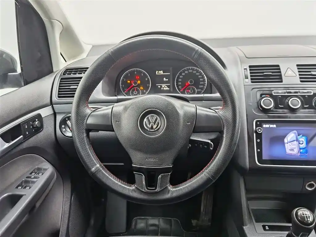 Volkswagen Touran 2014 — фото 11