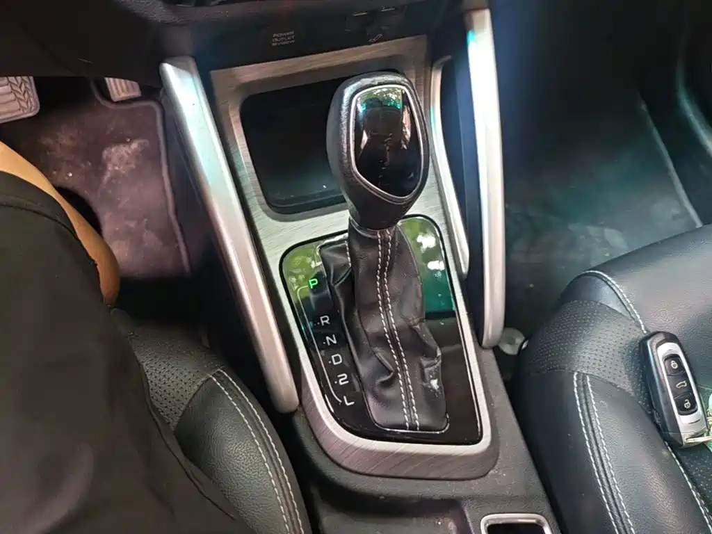 Geely Vision X3 2018 — фото 14