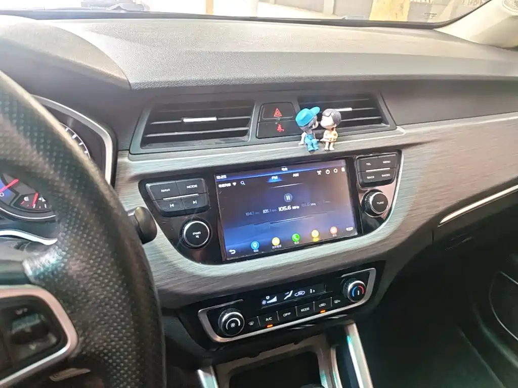 Geely Vision X3 2018 — фото 13