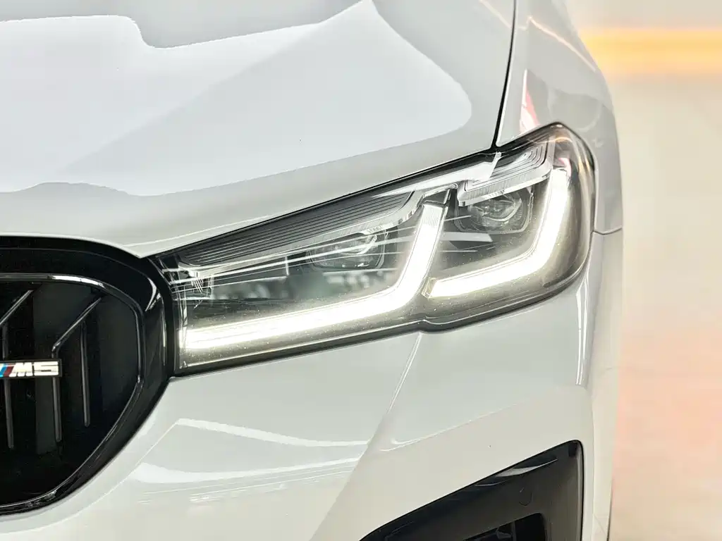 BMW 5 Series 2021 — фото 18