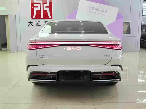 BYD Seal 07 DM-i 2024