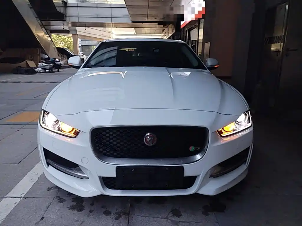 Jaguar XE 2017 — фото 3