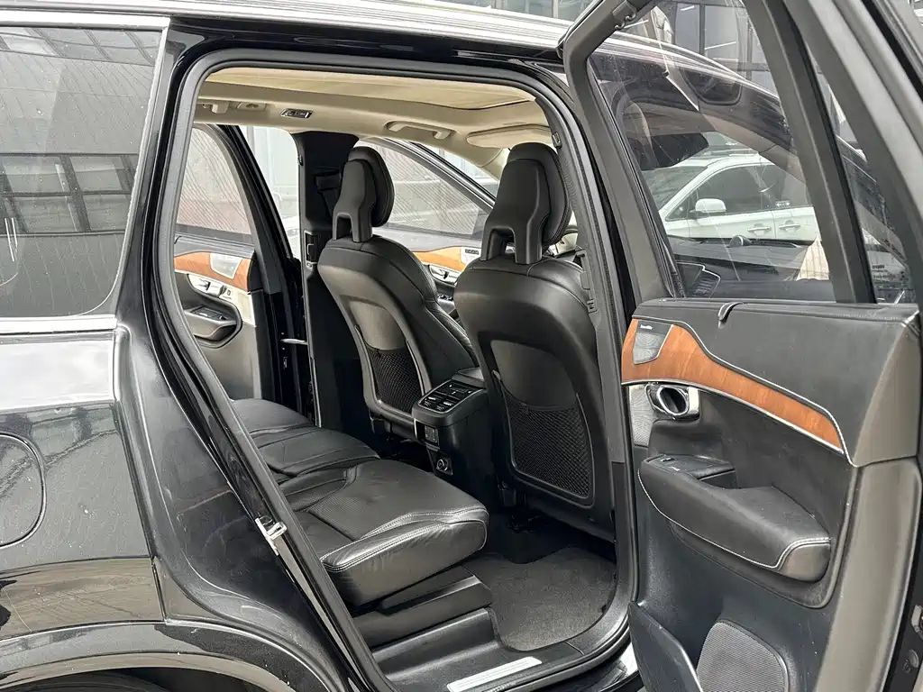 Volvo XC90 2017 — фото 17