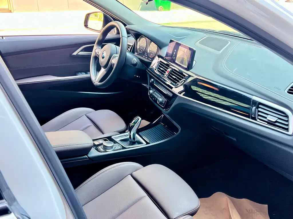 BMW 1 Series 2021 — фото 12