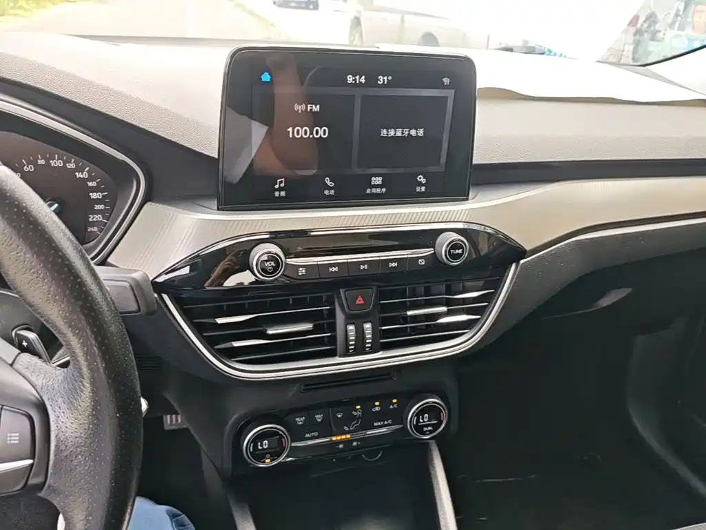 Ford Focus 2019 — фото 13