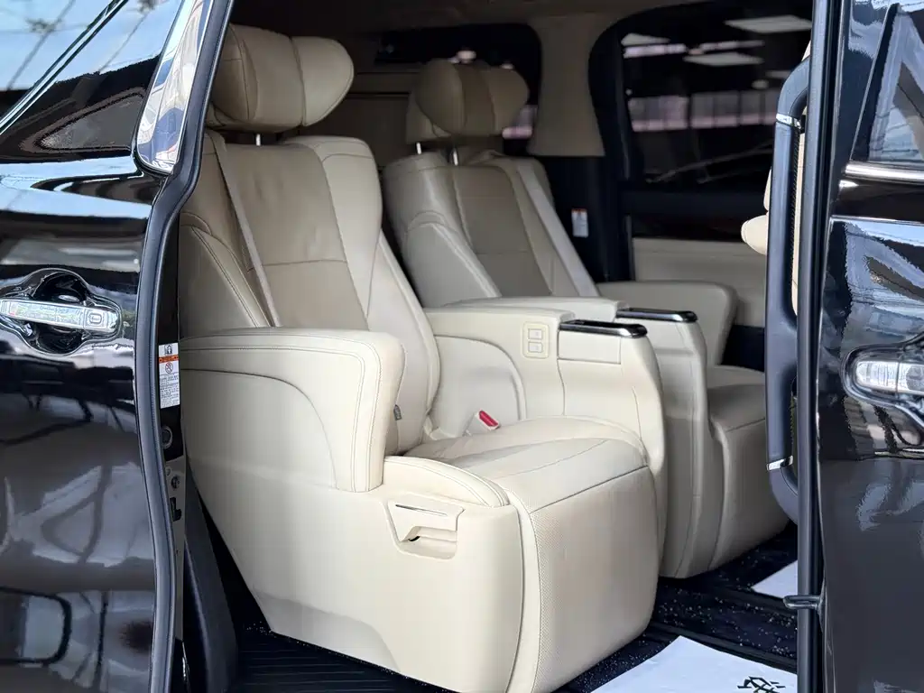 Toyota Alphard 2018 — фото 11