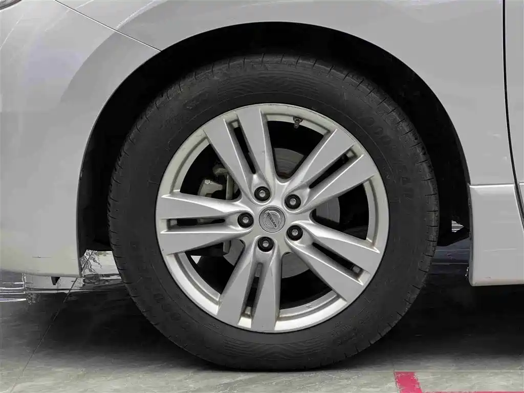 Nissan Quest 2016 — фото 4