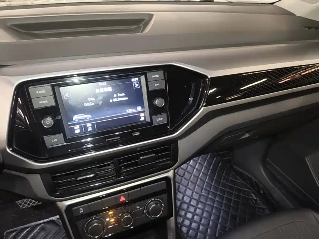 Volkswagen T-Cross 2020 — фото 13