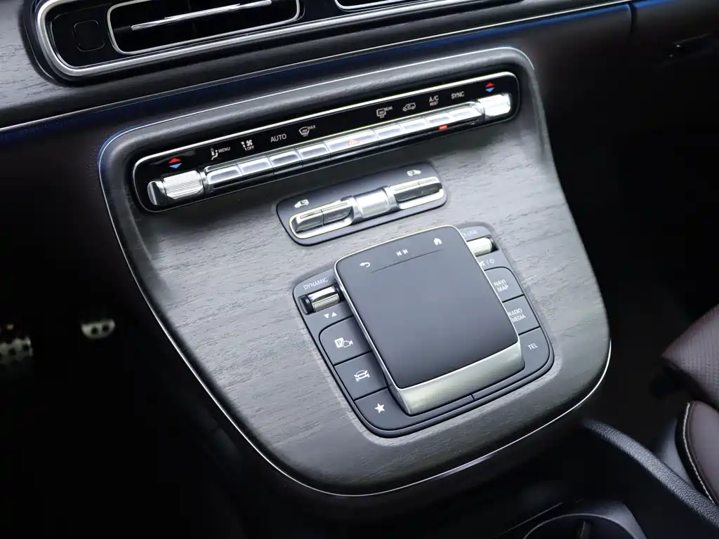 Mercedes-Benz V-Class 2025 — фото 25