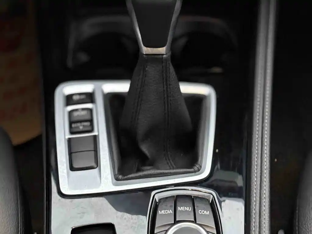 BMW 1 Series 2018 — фото 16