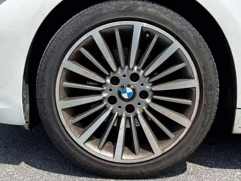 BMW 3 Series 2019 — фото 13