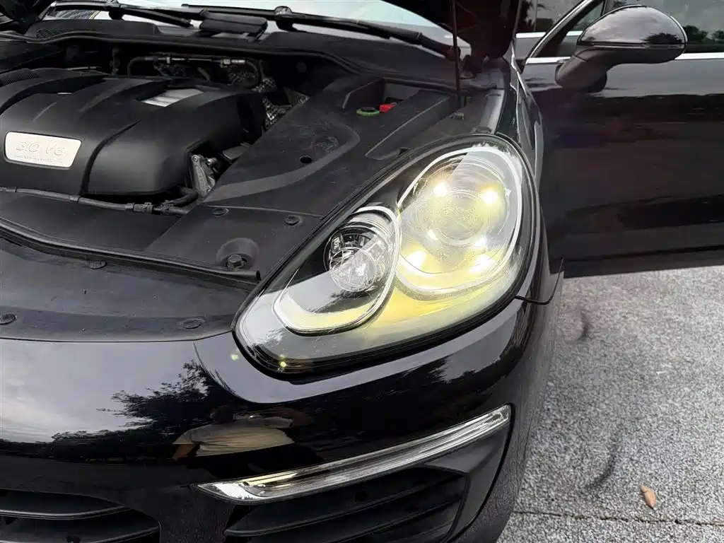 Porsche Cayenne 2016 — фото 33