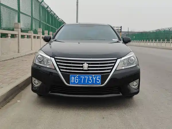 Toyota Crown 2012