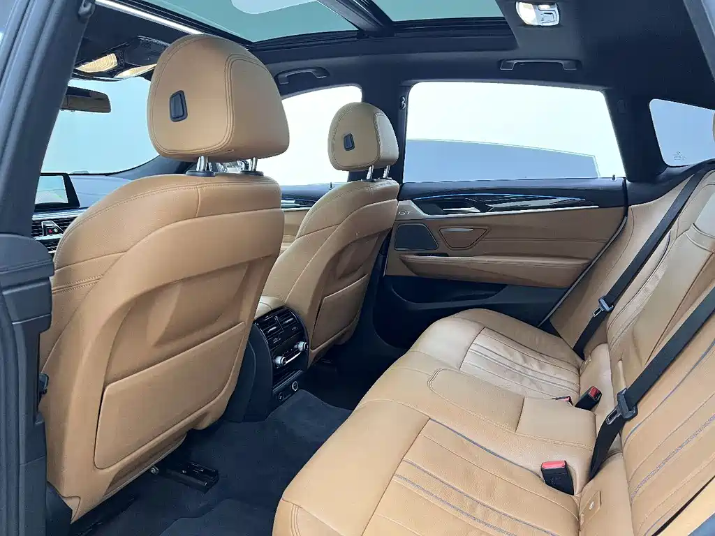 BMW 6 Series GT 2018 — фото 17