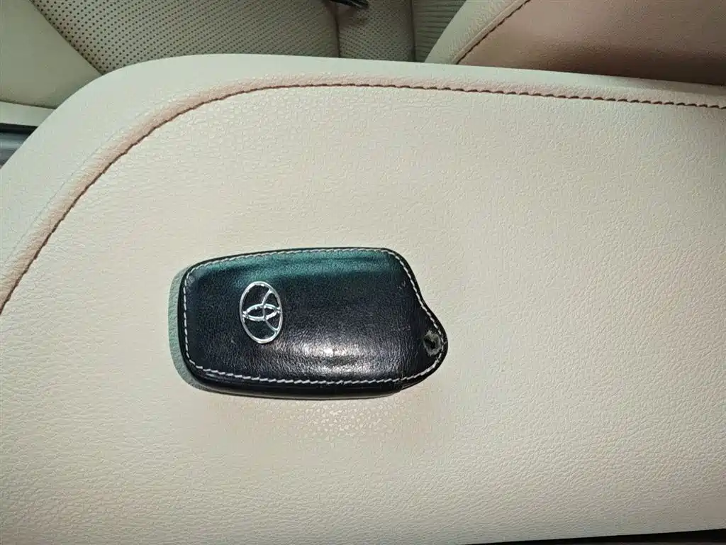 Toyota Camry 2018 — фото 9