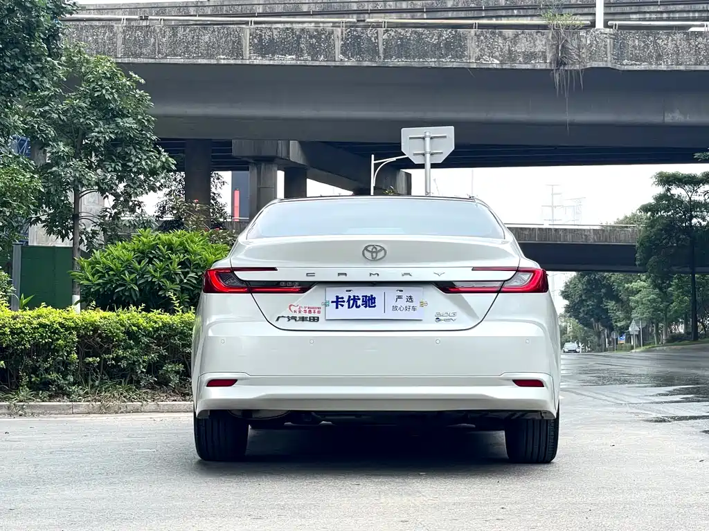 Toyota Camry 2024 — фото 5