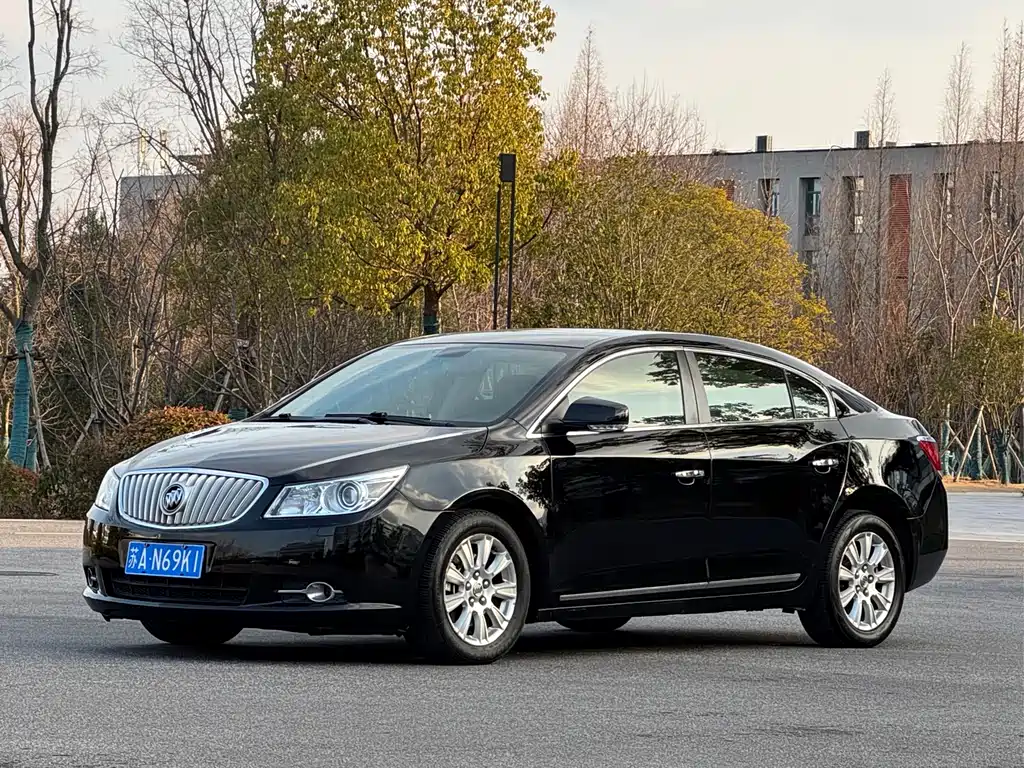 Buick LaCrosse 2012 — фото 1