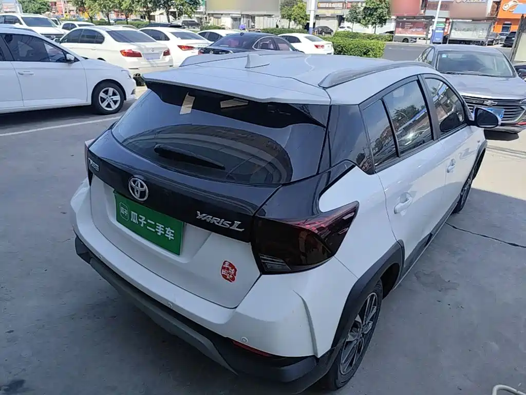 Toyota Yaris L 2022 — фото 7