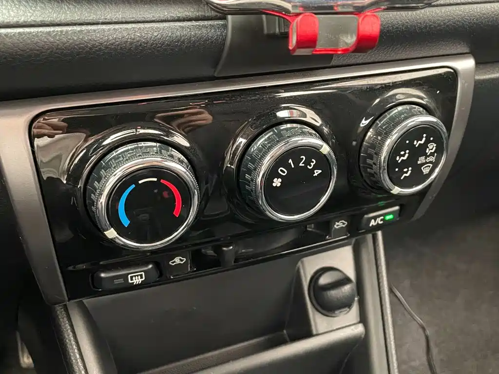 Toyota Yaris L 2020 — фото 11