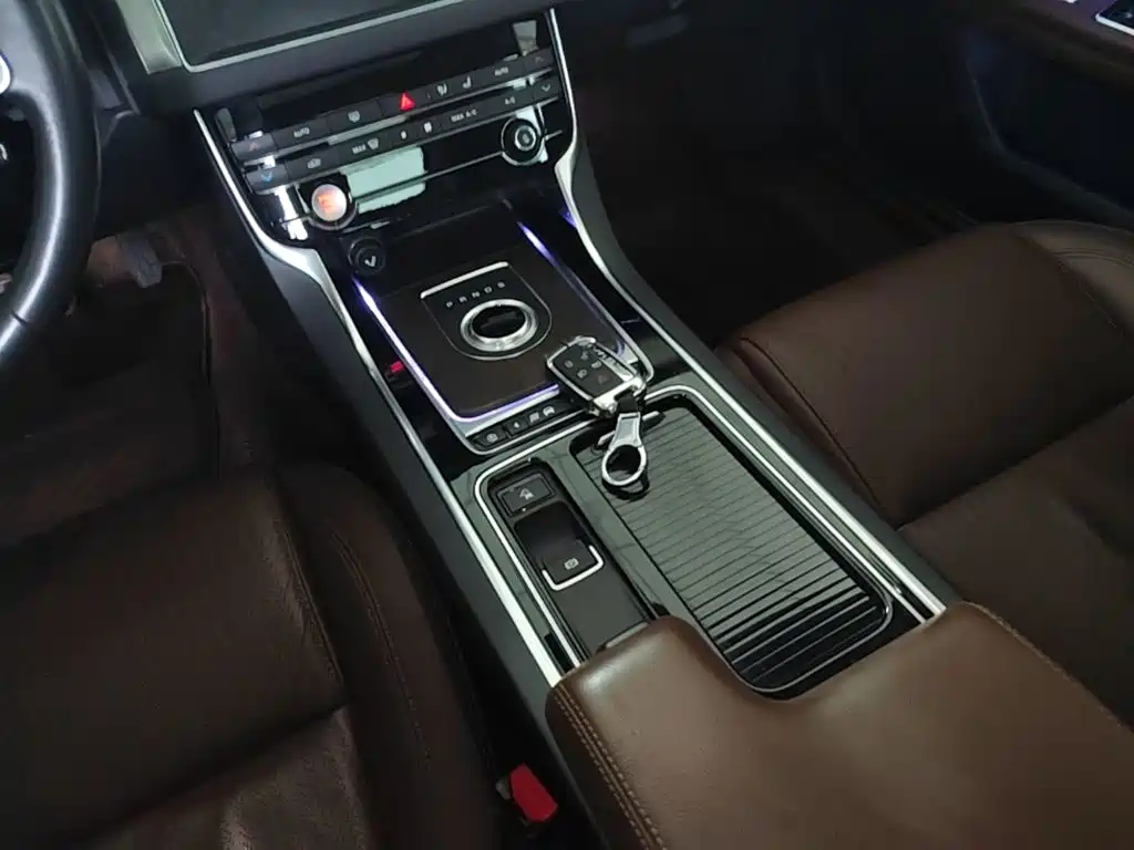 Jaguar XFL 2020 — фото 14