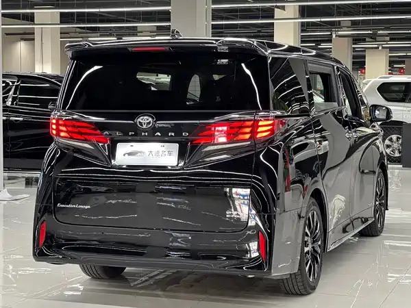 Toyota Alphard 2026