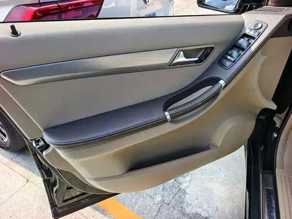 Mercedes-Benz R-Class 2011