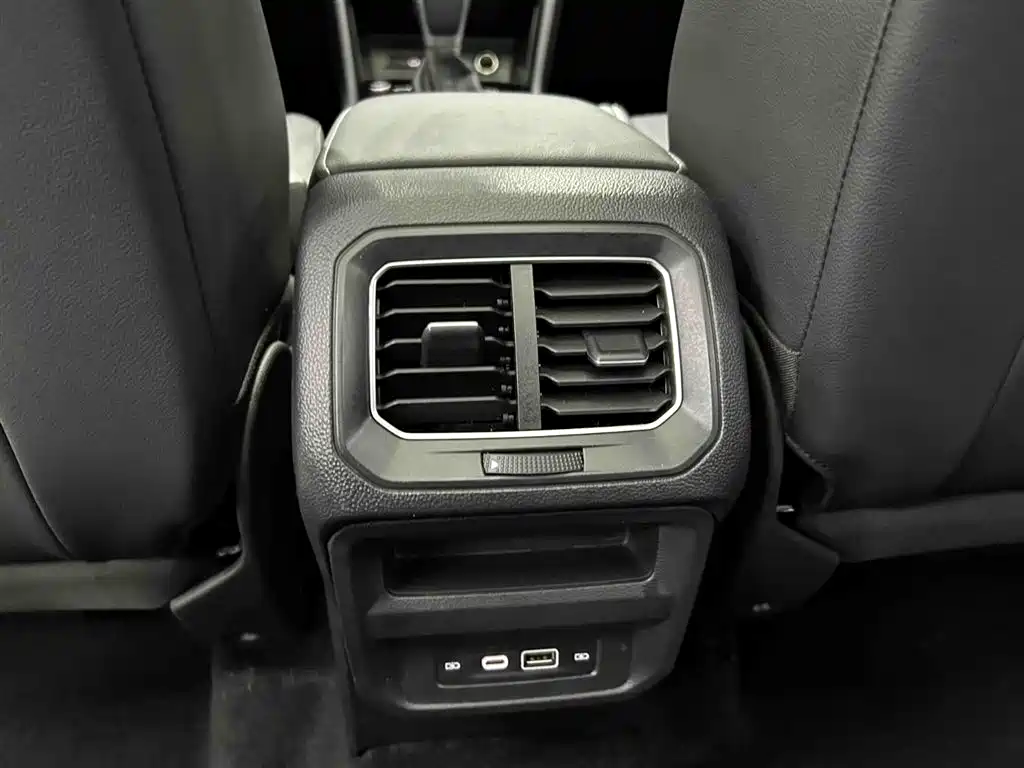 Volkswagen Tiguan L 2023 — фото 15