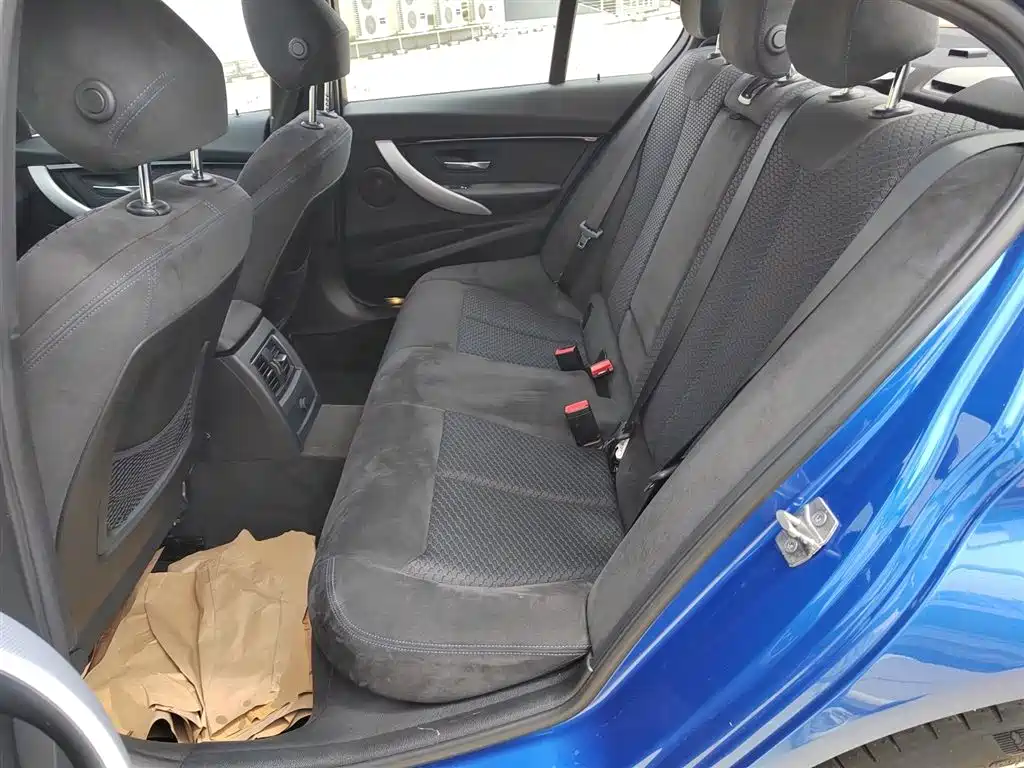 BMW 3 Series 2017 — фото 17