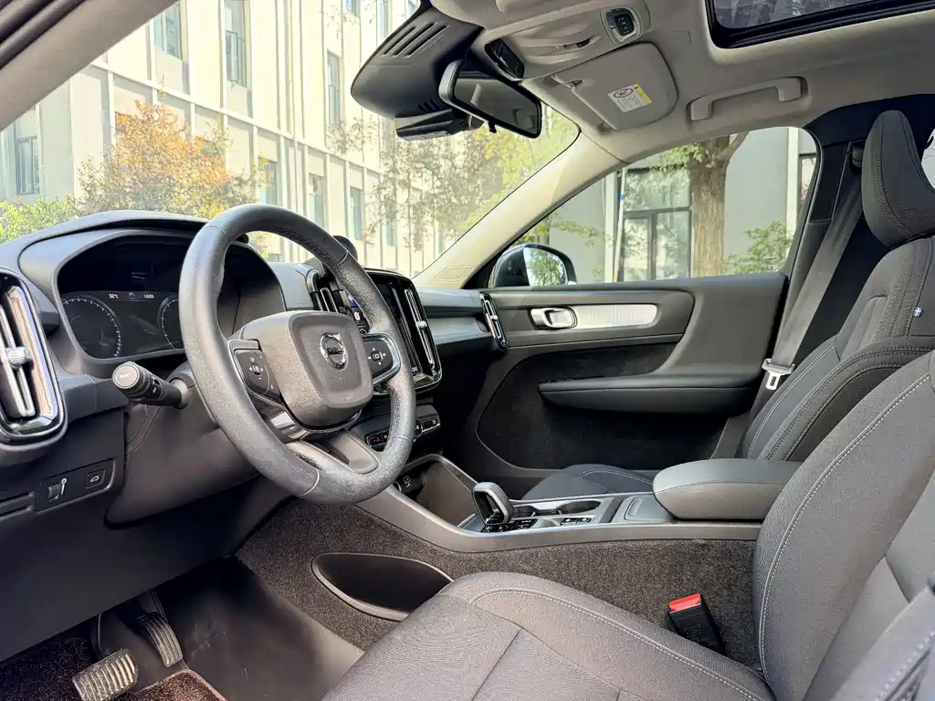 Volvo XC40 2022 — фото 4