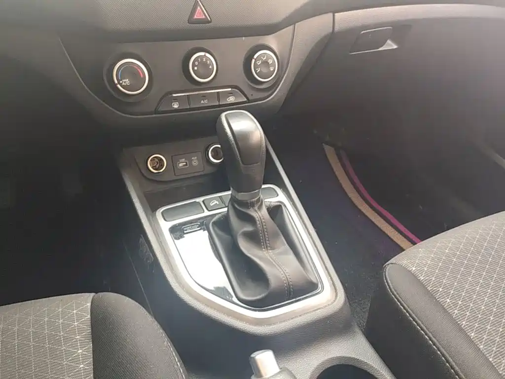 Hyundai ix25 2017 — фото 14