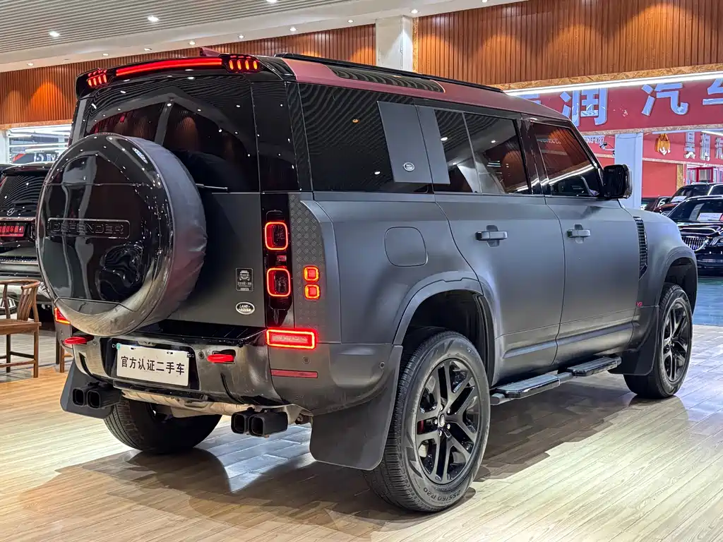 Land Rover Defender 2023 — фото 10