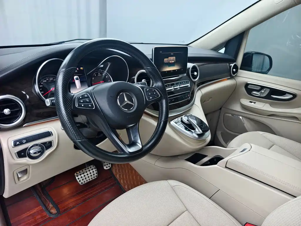Mercedes-Benz V-Class 2020 — фото 10