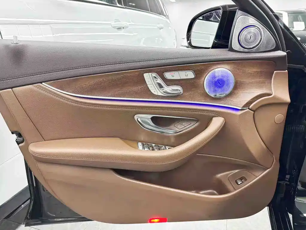 Mercedes-Benz E-Class 2023 — фото 12