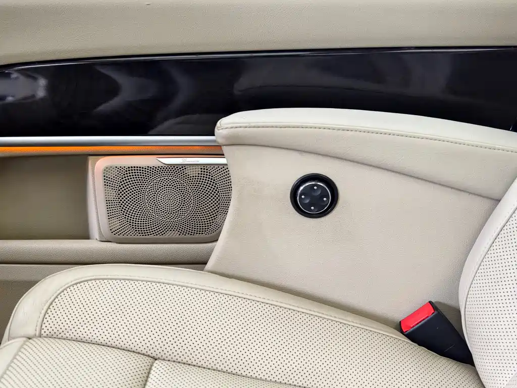 Mercedes-Benz V-Class 2020 — фото 18