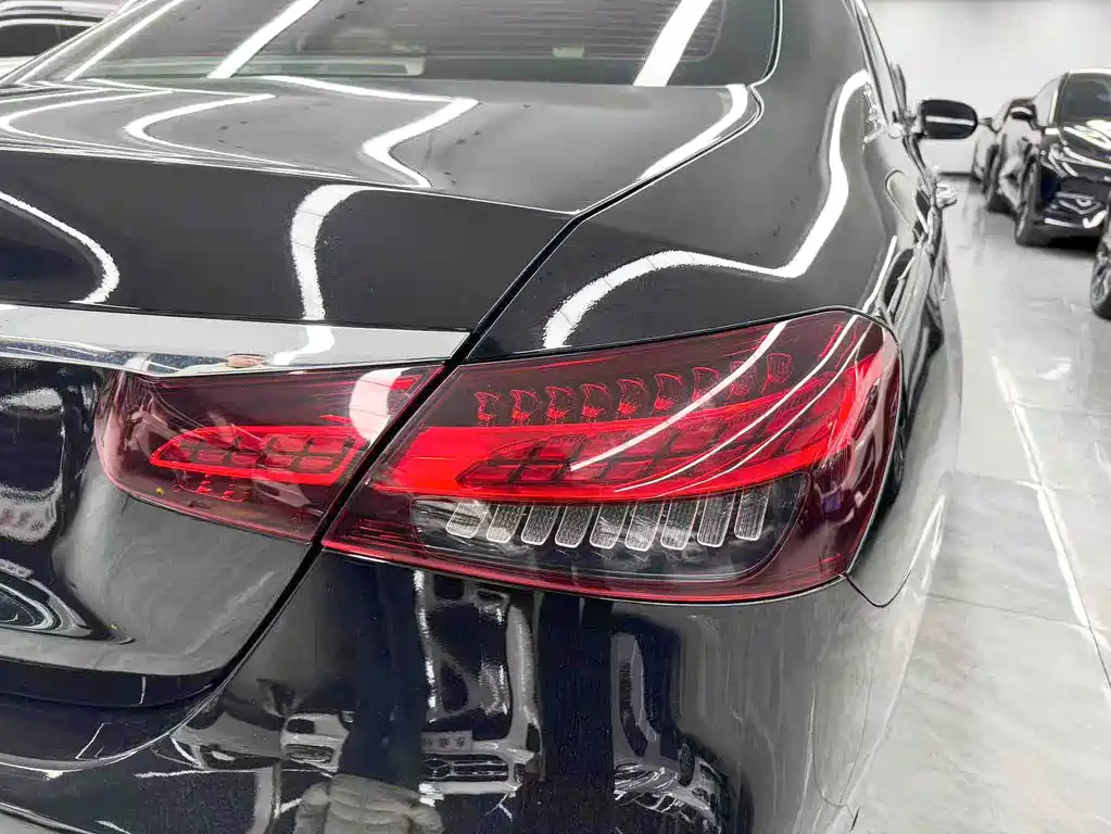 Mercedes-Benz E-Class 2023 — фото 23