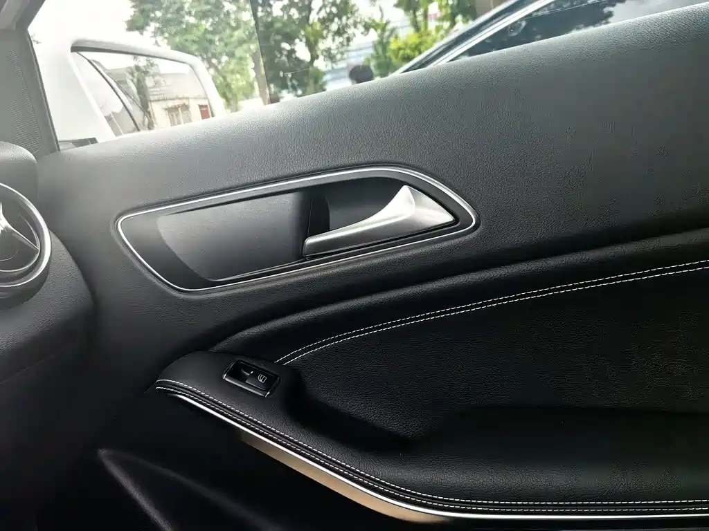 Mercedes-Benz GLA 2018 — фото 13