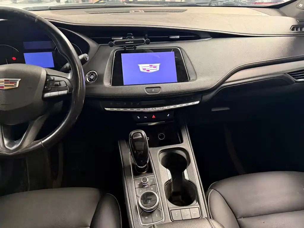 Cadillac XT4 2020 — фото 10