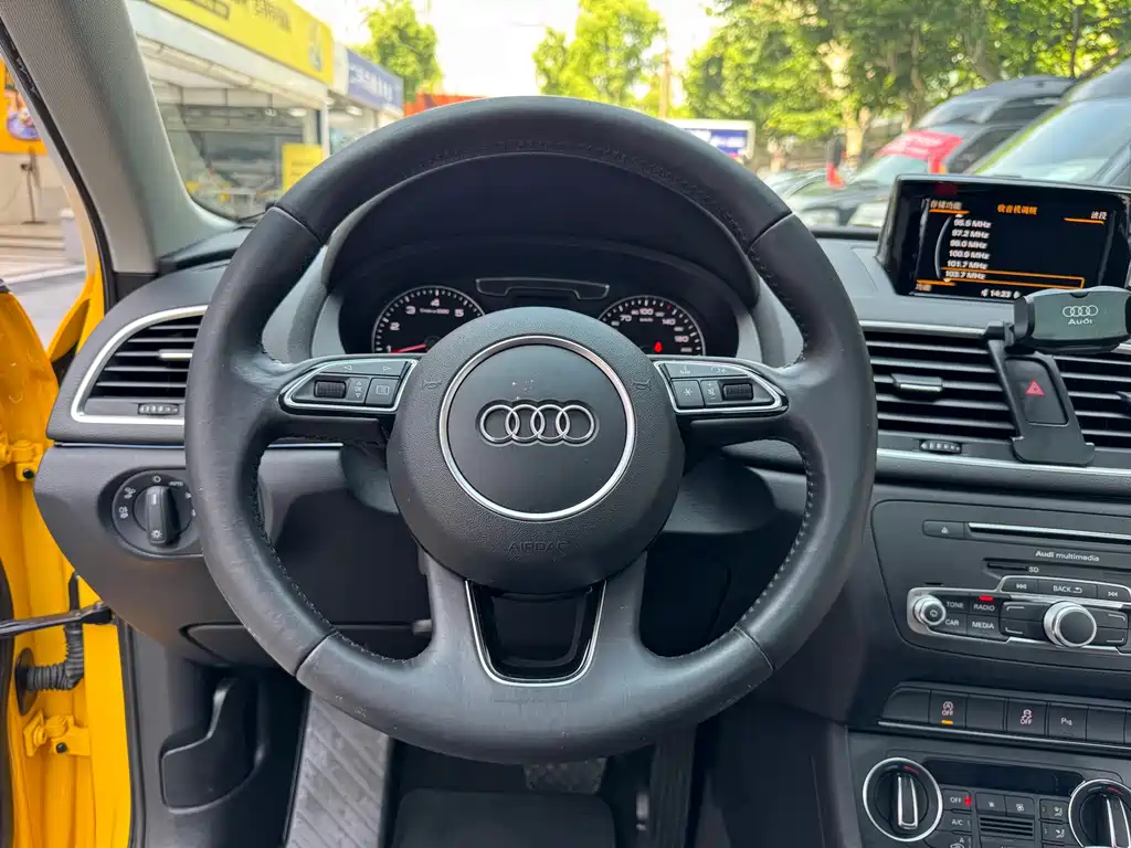 Audi Q3 2017 — фото 10