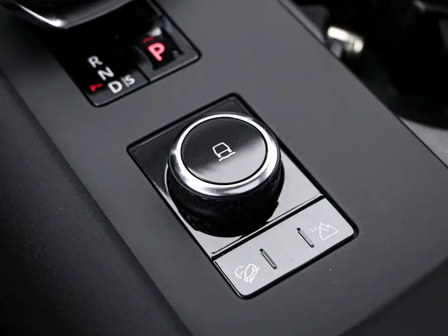 Land Rover Discovery 2023 — фото 11