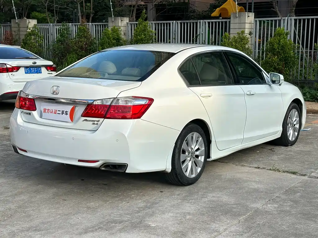 Honda Accord 2015 — фото 9