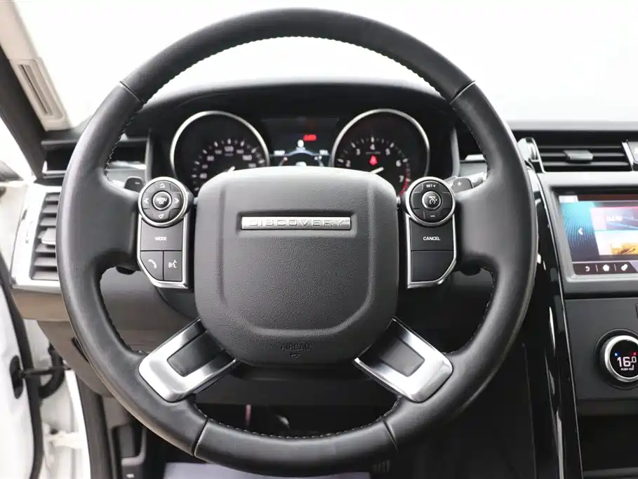 Land Rover Discovery 2018 — фото 15