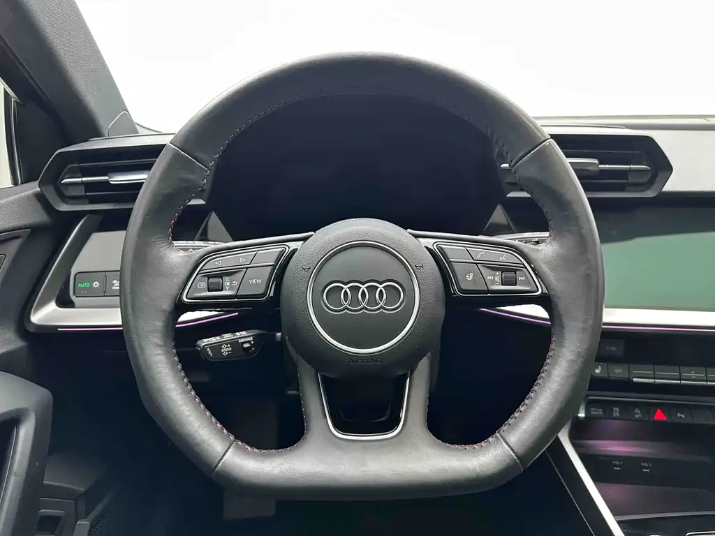Audi A3 2023 — фото 17