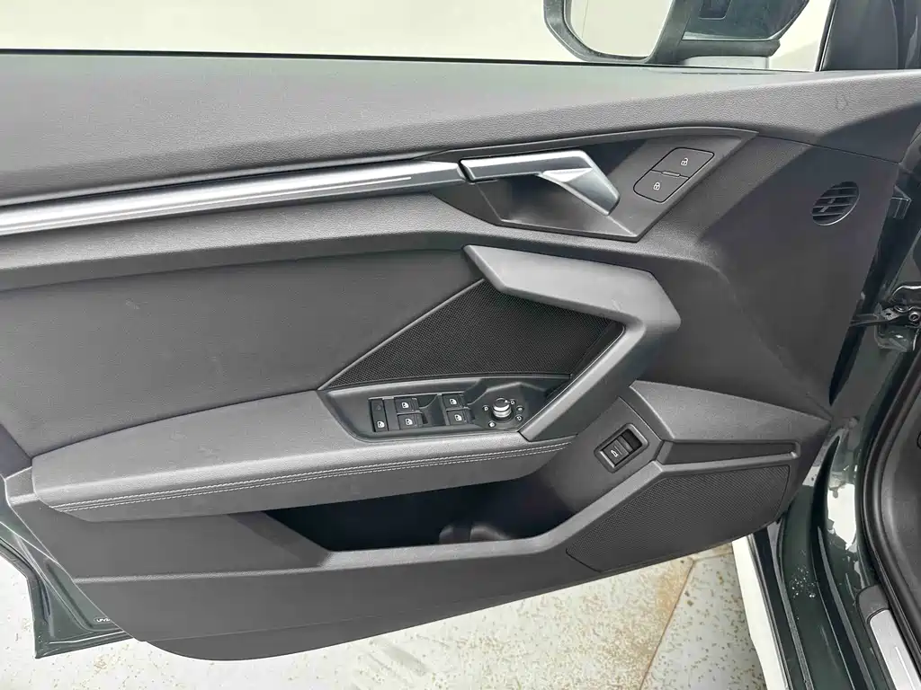 Audi A3 2023 — фото 10
